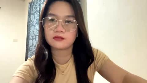 Emilia online show from 07-04-26, 11:05