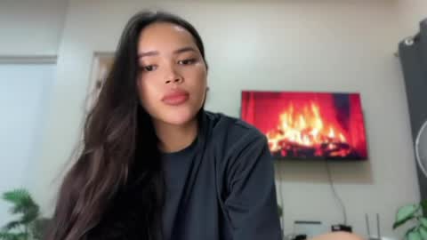 Snapshot of filipina_demure chatting on 04-14-26, 02:56 Sandy online show from 04-14-26, 02:56