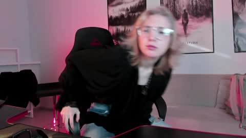 cap and Lana  online show from 02-07-25, 08:01