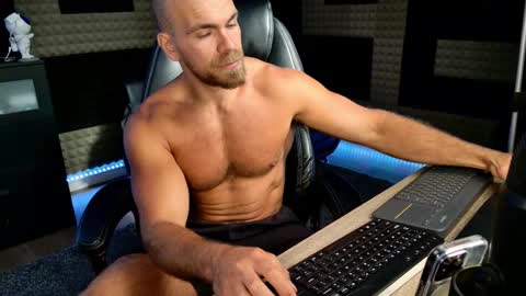 Snapshot of finch93 chatting on 09-12-25, 04:07 Nick online show from 09-12-25, 04:07