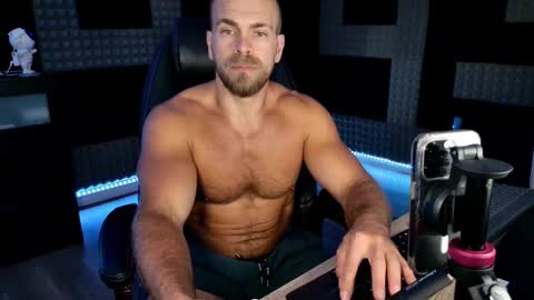 Snapshot of finch93 chatting on 09-17-25, 02:02 Nick online show from 09-17-25, 02:02