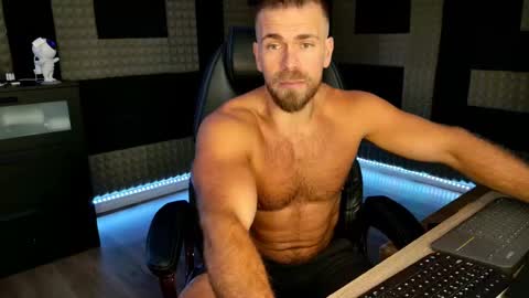 Snapshot of finch93 chatting on 10-15-25, 05:35 Nick online show from 10-15-25, 05:35