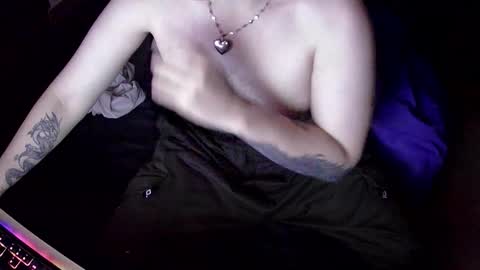 Alice and Max online show from 10-13-25, 04:34