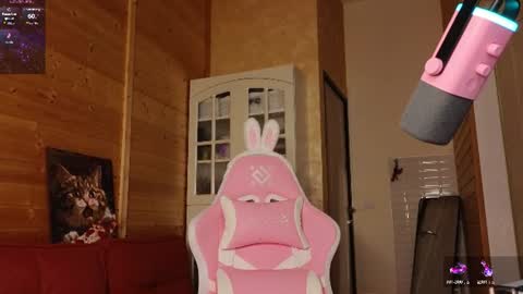 Snapshot of findom_lady_shine chatting on 06-27-26, 11:15 Lady online show from 06-27-26, 11:15