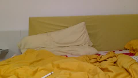 Snapshot of fionacam chatting on 03-05-25, 01:17 Fiona online show from 03-05-25, 01:17