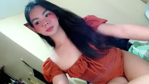 Snapshot of fionie_xxx chatting on 05-22-26, 05:18 FIONA online show from 05-22-26, 05:18