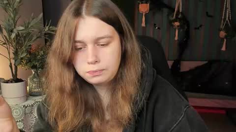 fiora online show from 10-20-25, 01:44