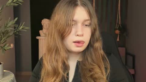 fiora online show from 11-07-25, 05:07