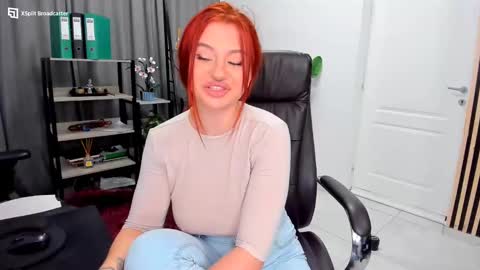 Snapshot of fireflowers_ chatting on 02-12-25, 01:19 Kallisy online show from 02-12-25, 01:19