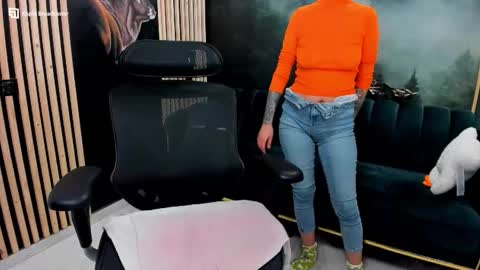 Snapshot of fireflowers_ chatting on 11-26-25, 10:00 Kallisy online show from 11-26-25, 10:00