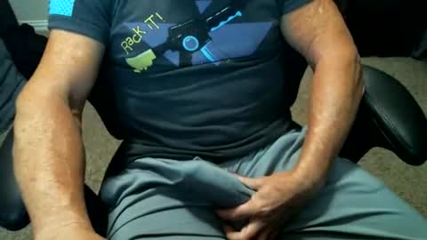 Snapshot of fitguy40 chatting on 04-22-26, 03:20 fitguy40 online show from 04-22-26, 03:20
