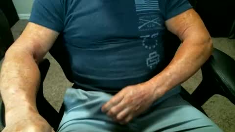 Snapshot of fitguy40 chatting on 05-03-26, 03:45 fitguy40 online show from 05-03-26, 03:45