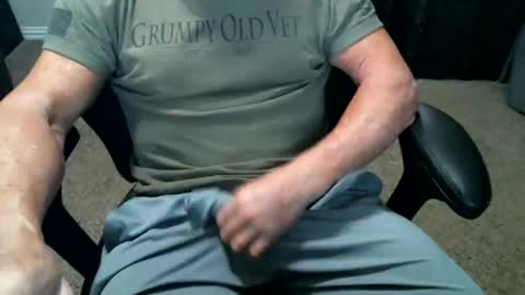 Snapshot of fitguy40 chatting on 05-15-26, 03:24 fitguy40 online show from 05-15-26, 03:24