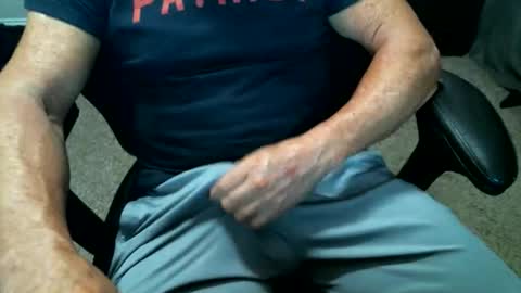Snapshot of fitguy40 chatting on 05-17-26, 03:26 fitguy40 online show from 05-17-26, 03:26