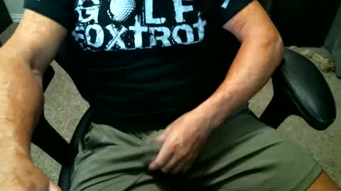 Snapshot of fitguy40 chatting on 05-21-26, 10:39 fitguy40 online show from 05-21-26, 10:39