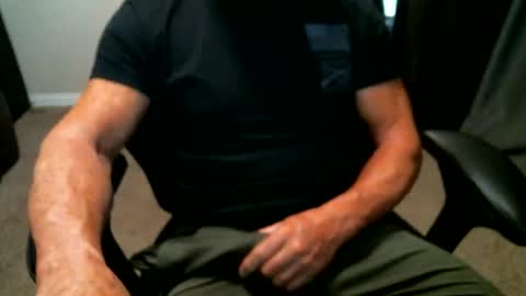 Snapshot of fitguy40 chatting on 05-25-26, 04:07 fitguy40 online show from 05-25-26, 04:07