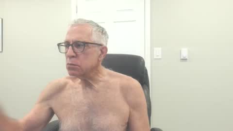 Snapshot of fitman999 chatting on 05-17-26, 01:40 Jon online show from 05-17-26, 01:40