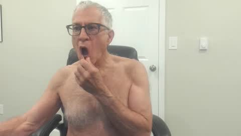 Snapshot of fitman999 chatting on 05-24-26, 03:28 Jon online show from 05-24-26, 03:28