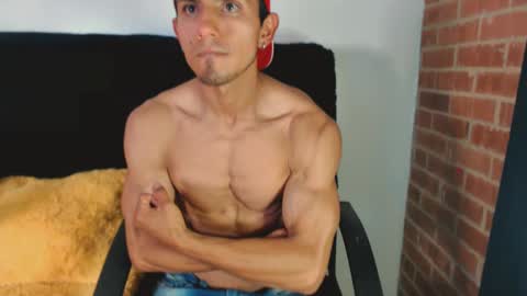 Snapshot of fitnescalientes chatting on 02-19-25, 02:44 fitnescalientes online show from 02-19-25, 02:44