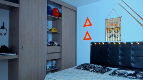 Elias Valencia online show from 01-30-25, 01:42