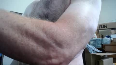 Snapshot of fitshow75 chatting on 09-17-25, 11:34 Links in Bio below online show from 09-17-25, 11:34