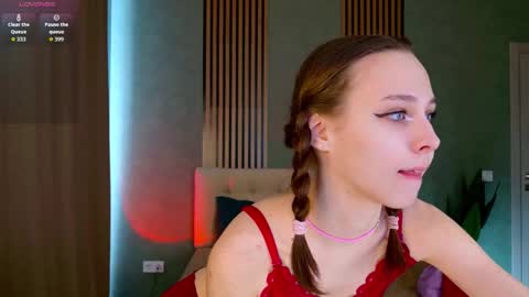 im Linda please give me thumbs up online show from 03-30-26, 04:02