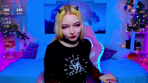 Snapshot of flaircorell chatting on 01-06-25, 04:15 Sophie online show from 01-06-25, 04:15