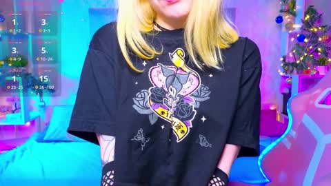 Snapshot of flaircorell chatting on 01-14-25, 04:15 Sophie online show from 01-14-25, 04:15