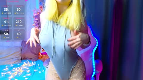 Snapshot of flaircorell chatting on 02-08-25, 04:03 Sophie online show from 02-08-25, 04:03