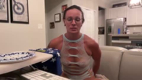 Snapshot of flexing_jessi chatting on 05-11-26, 01:33 Flexing Jessi online show from 05-11-26, 01:33