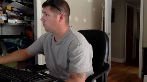 Snapshot of flguy_mike chatting on 02-05-25, 07:31 FL guy online show from 02-05-25, 07:31