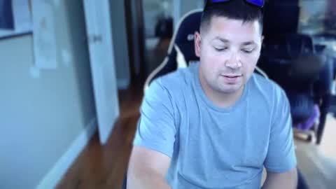 Snapshot of flguy_mike chatting on 01-05-26, 08:01 FL guy online show from 01-05-26, 08:01