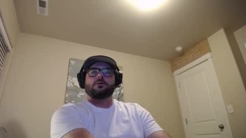 Snapshot of flikk14 chatting on 10-20-25, 04:13 flikk14 online show from 10-20-25, 04:13