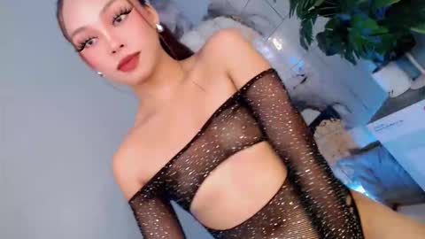 Snapshot of flirt_with_me28 chatting on 05-24-26, 02:00 Suzy online show from 05-24-26, 02:00
