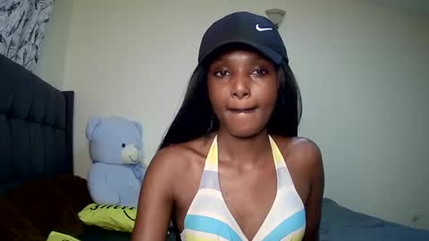 Snapshot of flirtyy_sheery chatting on 01-18-25, 03:38 sheery online show from 01-18-25, 03:38