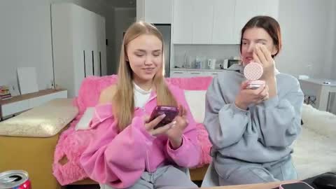 Mona online show from 10-26-25, 01:44