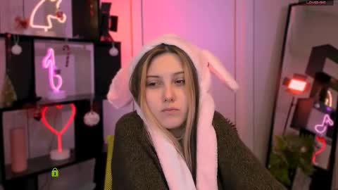 flora_nyx online show from 01-11-26, 06:18