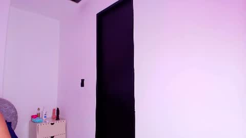 Snapshot of flordecayena_ chatting on 06-11-26, 03:04 Flordecayena online show from 06-11-26, 03:04