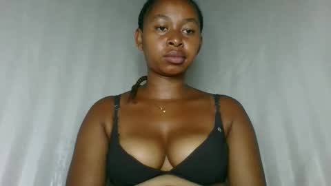 florencia011 online show from 12-15-25, 10:52