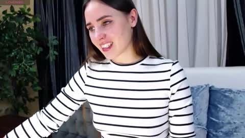 Snapshot of flouvet chatting on 11-09-25, 10:35 Flouvet online show from 11-09-25, 10:35