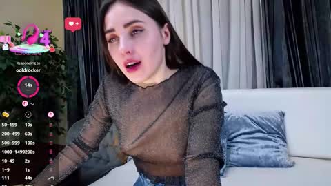 Snapshot of flouvet chatting on 11-15-25, 10:04 Flouvet online show from 11-15-25, 10:04