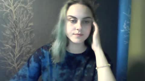 Snapshot of flower_bluee chatting on 06-12-26, 12:04 Ambika 3 online show from 06-12-26, 12:04