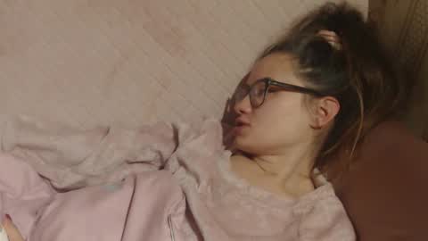 say meow and send tip  online show from 11-21-25, 01:43