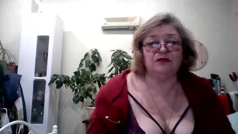 Snapshot of flowerlover8 chatting on 02-22-25, 05:35 Flowerlower online show from 02-22-25, 05:35