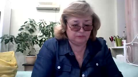 Snapshot of flowerlover8 chatting on 03-07-25, 06:11 Flowerlower online show from 03-07-25, 06:11