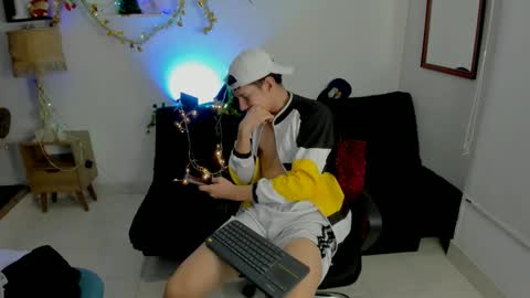 Snapshot of flowers109 chatting on 12-27-24, 04:26 flowers109 online show from 12-27-24, 04:26