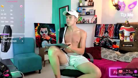 Snapshot of flowers109 chatting on 10-14-25, 11:38 flowers109 online show from 10-14-25, 11:38