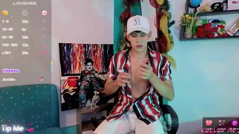 Snapshot of flowers109 chatting on 12-13-25, 11:32 flowers109 online show from 12-13-25, 11:32