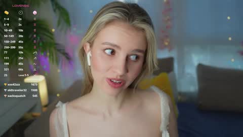 Snapshot of fluffy_angel chatting on 01-26-25, 10:55 Adeline online show from 01-26-25, 10:55