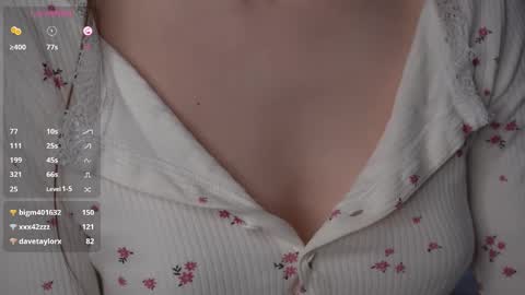 Snapshot of fluffy_angel chatting on 03-05-25, 11:28 Adeline online show from 03-05-25, 11:28